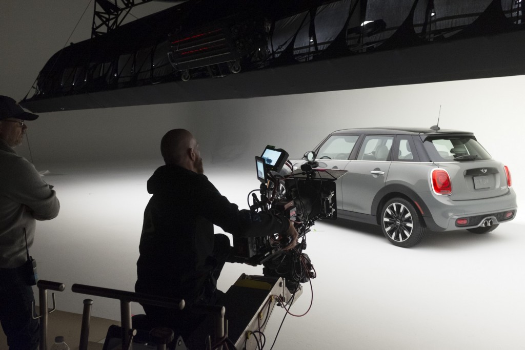 2016-Super-Bowl-Mini-ad-looking-to-defy-expectations-video-12-1024x683