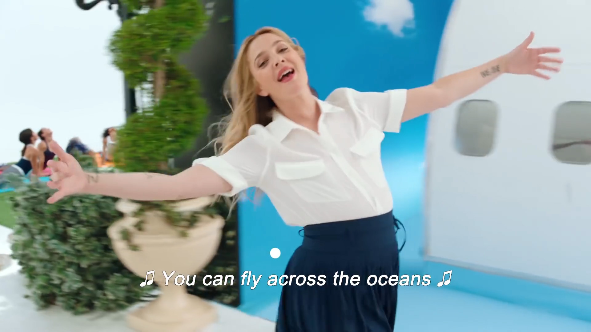 Crocs-The-Musical-Starring-Drew-Barrymore1169